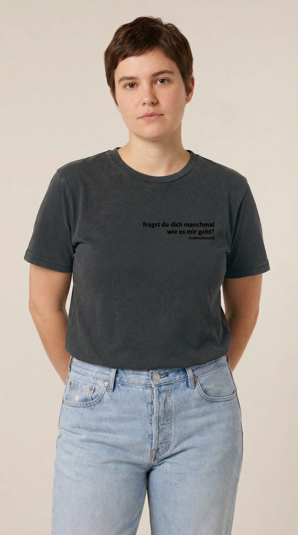 Rotweinmund T-Shirt mit Filmzitat "fragst du dich manchmal wie es mir geht?" Vorderansicht