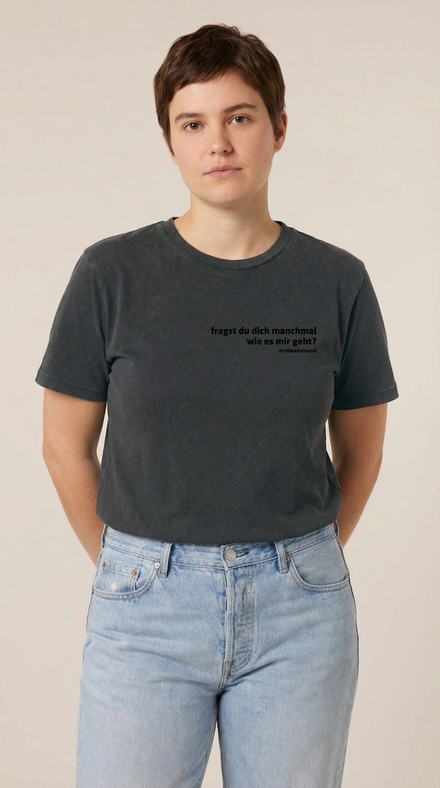 Rotweinmund T-Shirt mit Filmzitat "fragst du dich manchmal wie es mir geht?" Vorderansicht