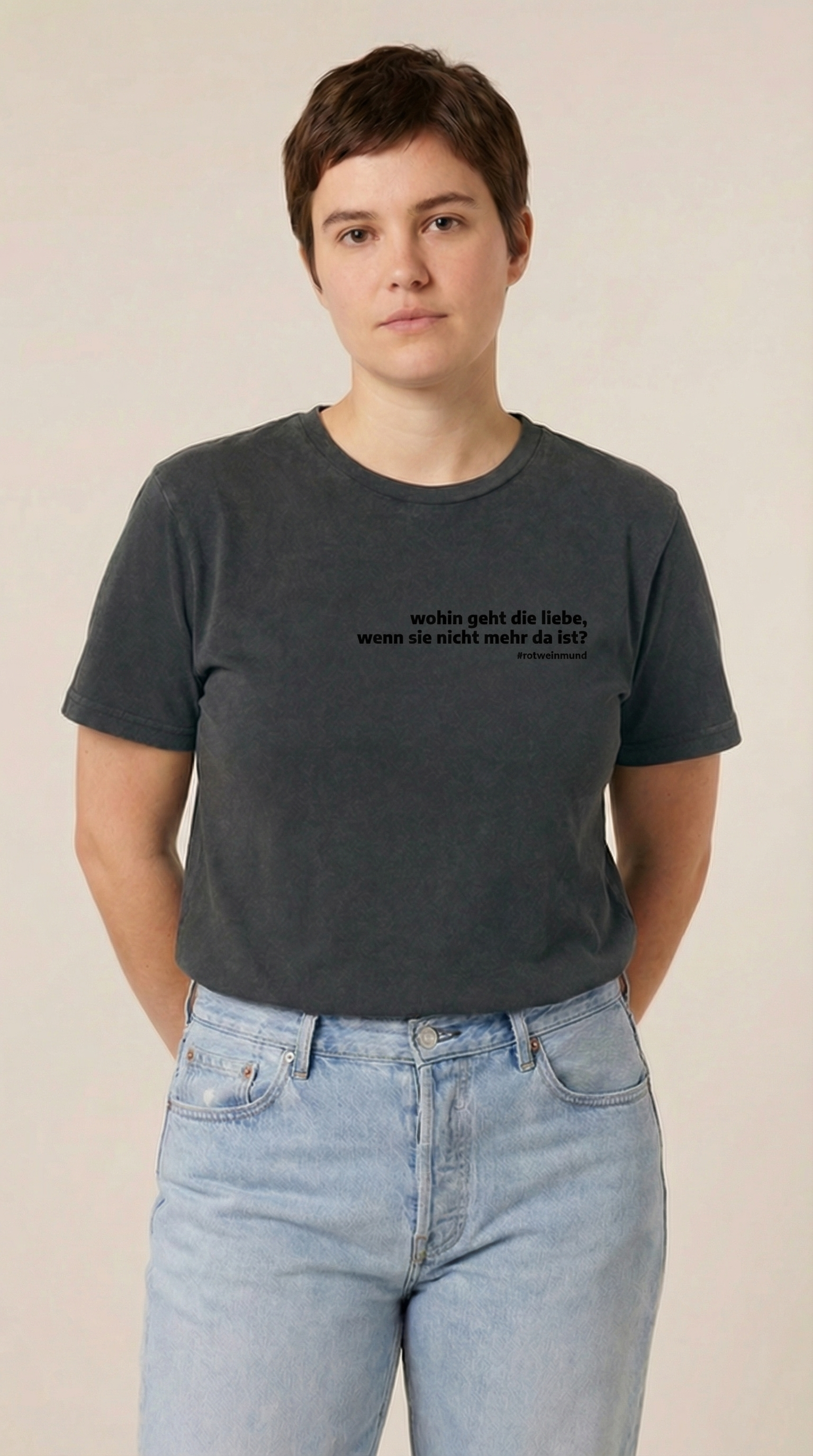 Rotweinmund T-Shirt mit Filmzitat "wohin geht die liebe, wenn sie nicht mehr da ist?" Vorderansicht