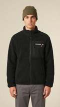 Brooker Plüschjacke aus 100% recyceltem Polyester. Stehkragen, Softshell-Details, Rotweinmund Logo vorne. Nachhaltig & premium. Entdecke jetzt!
